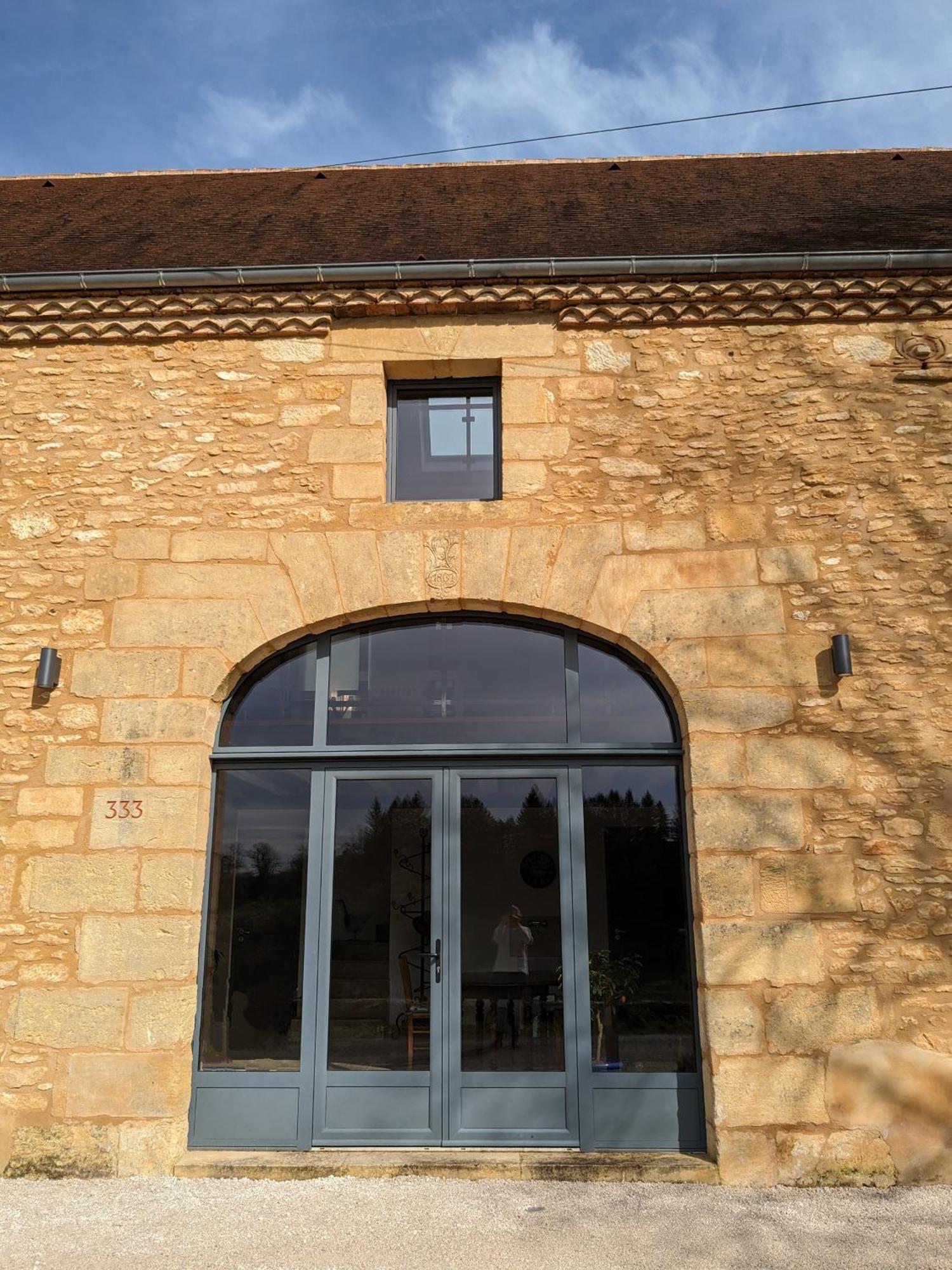 La Grange Symphorine, Chambre D'Hotes De Charme Situee Entre La Vallee De La Dordogne Et La Vallee De La Vezere Meyrals Экстерьер фото